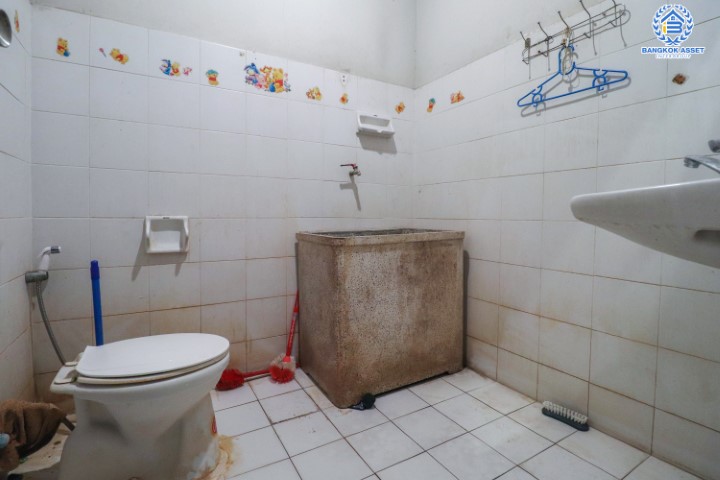 *****ทาวน์เฮ้าส์มือสองย่านกรุงเทพมหานคร ม.สกุลทิพย์ บรมราชชนนี บนเนื้อที่ 15.8 ตร.ว. ฟังก์ชัน 2 ห้องนอน 2 ห้องน้ำ 1 ที่จอดรถ บนทำเลติดถ.บรมราชชนนี บ้านหันทิศตะวันตก ใกล้รถไฟฟ้าสายสีแดงเข้ม "สถานีศาลายา" และทางด่วน "ศรีรัช"